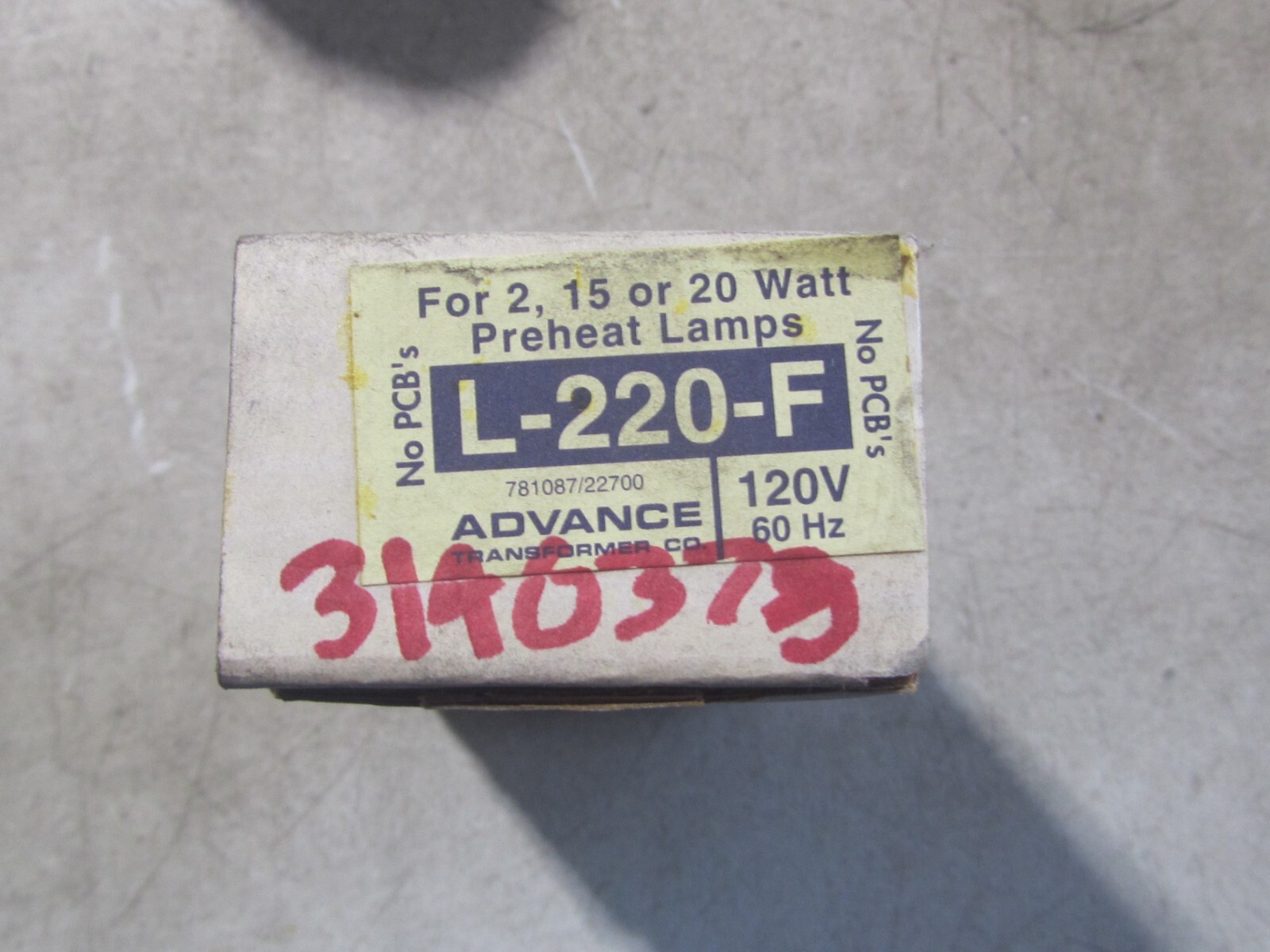 NEW Advance Transformer Ballast L220F 120 Volts 60 Hertz Preheat Lamp Ballast