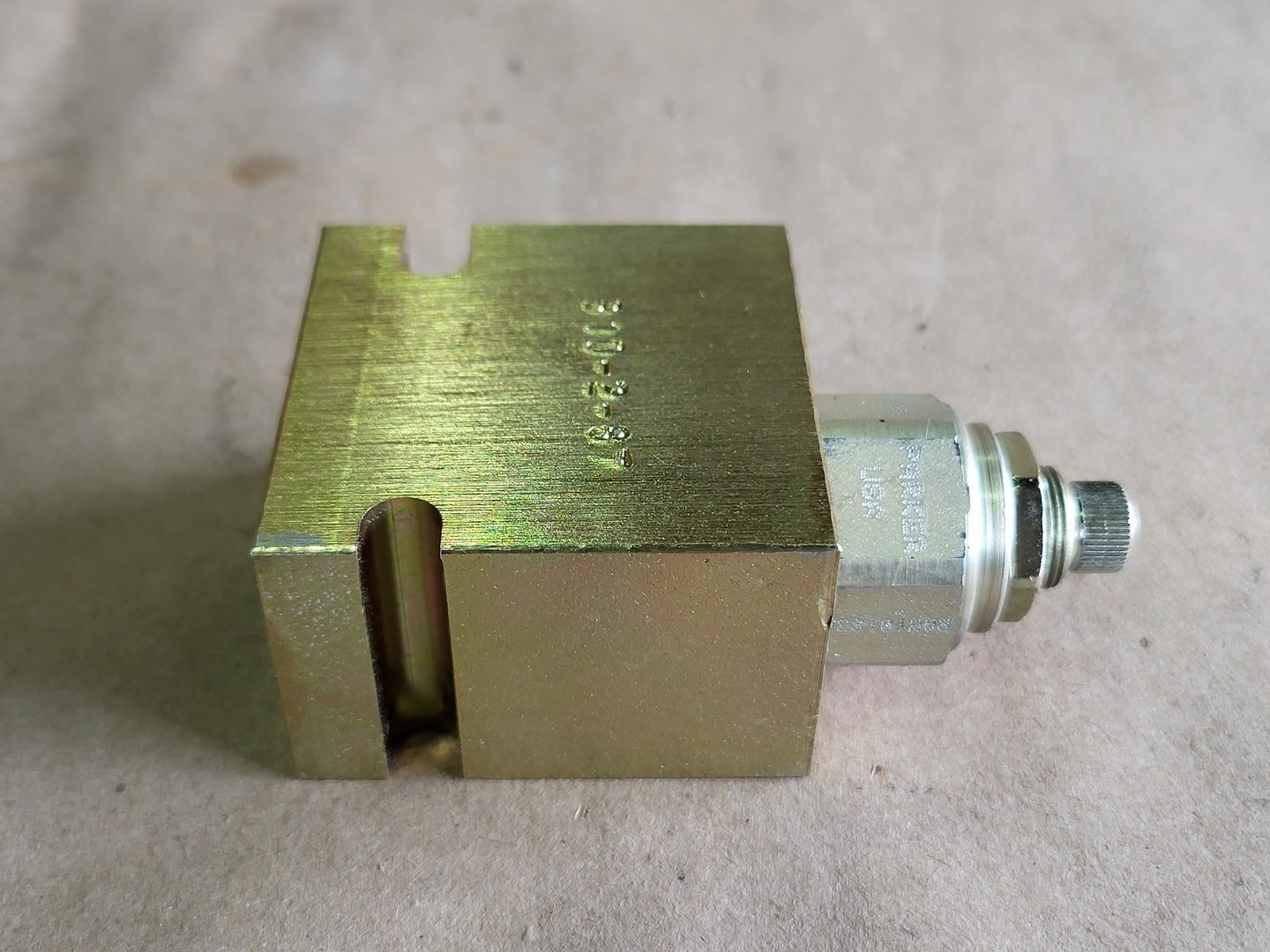 SURPLUS NEW PARKER B10-2-8T Valve Body – Parts & Components