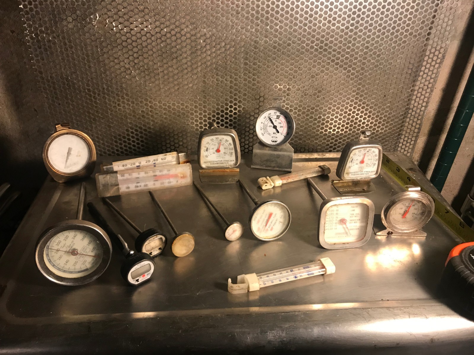 LOT OF 16 RESTAURANT THERMOMETERS – LISTED AS UNTESTED – NEED THIS SOLD – OFFER