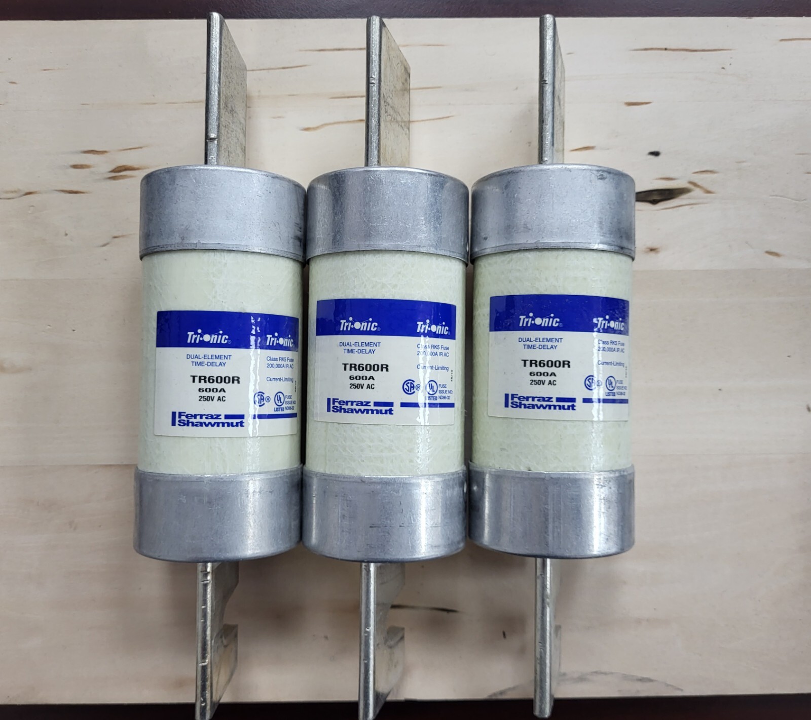 Ferraz Shawmut TR600R 600A 250V Electrical Fuse Class RK5 Fuse free Shipping