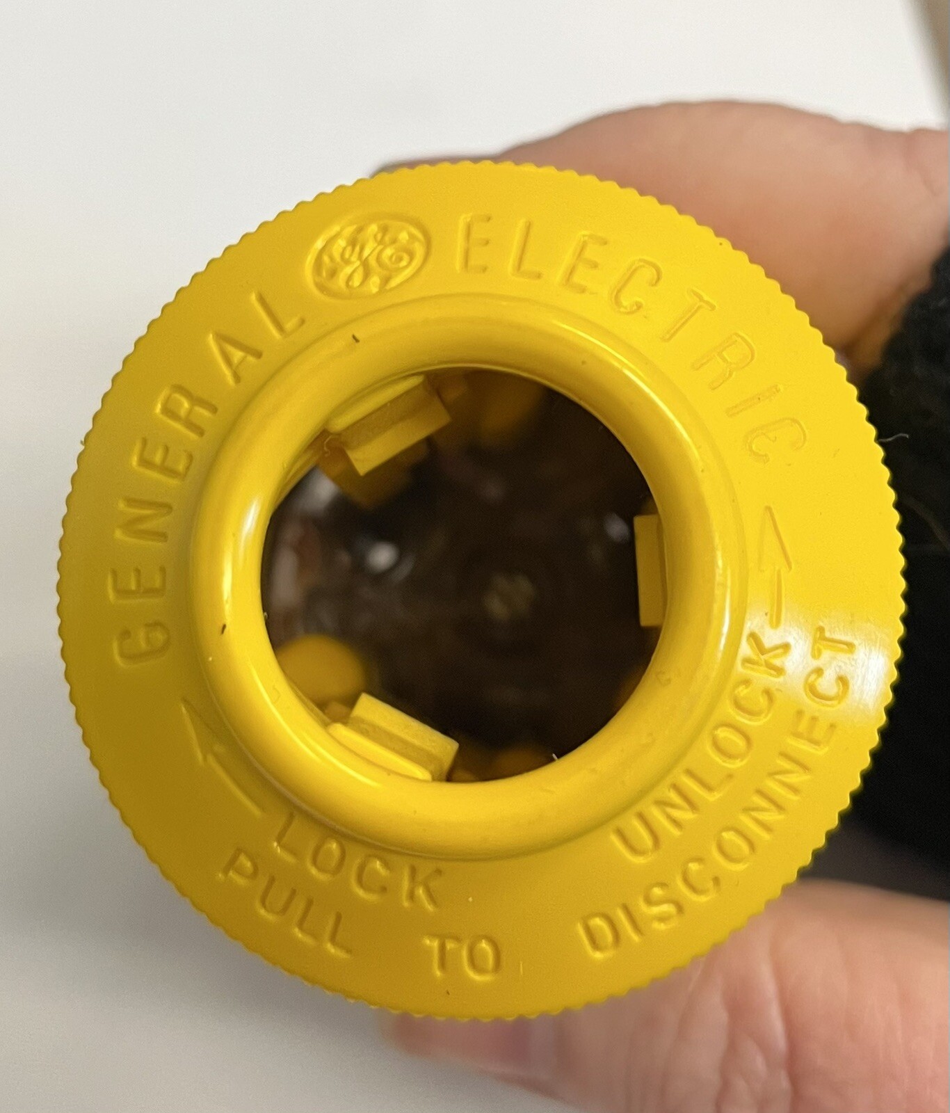 GE L-10 20 AMP 125/250V TWIST LOCK MALE CORD END