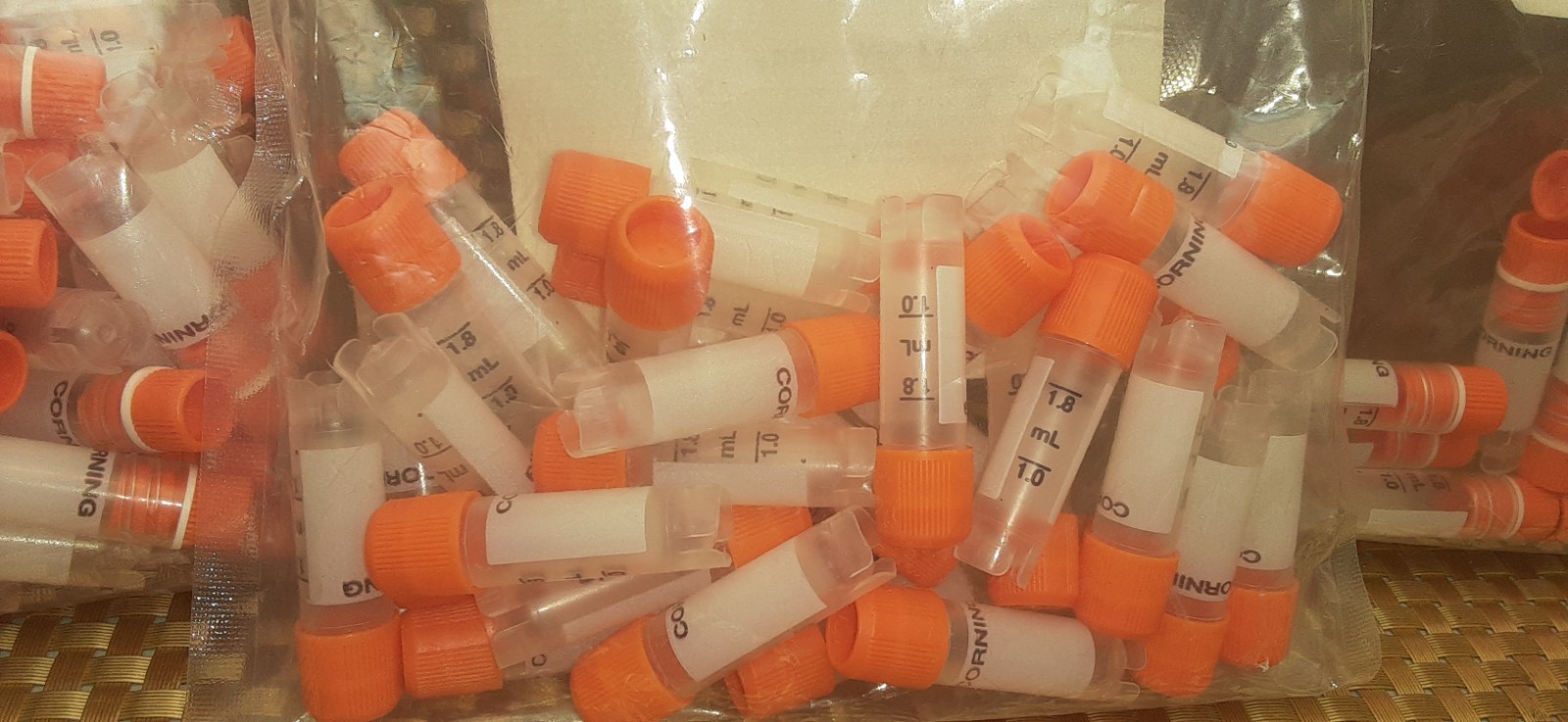 Corning assorted 2mL Cryogenic Vials (85)