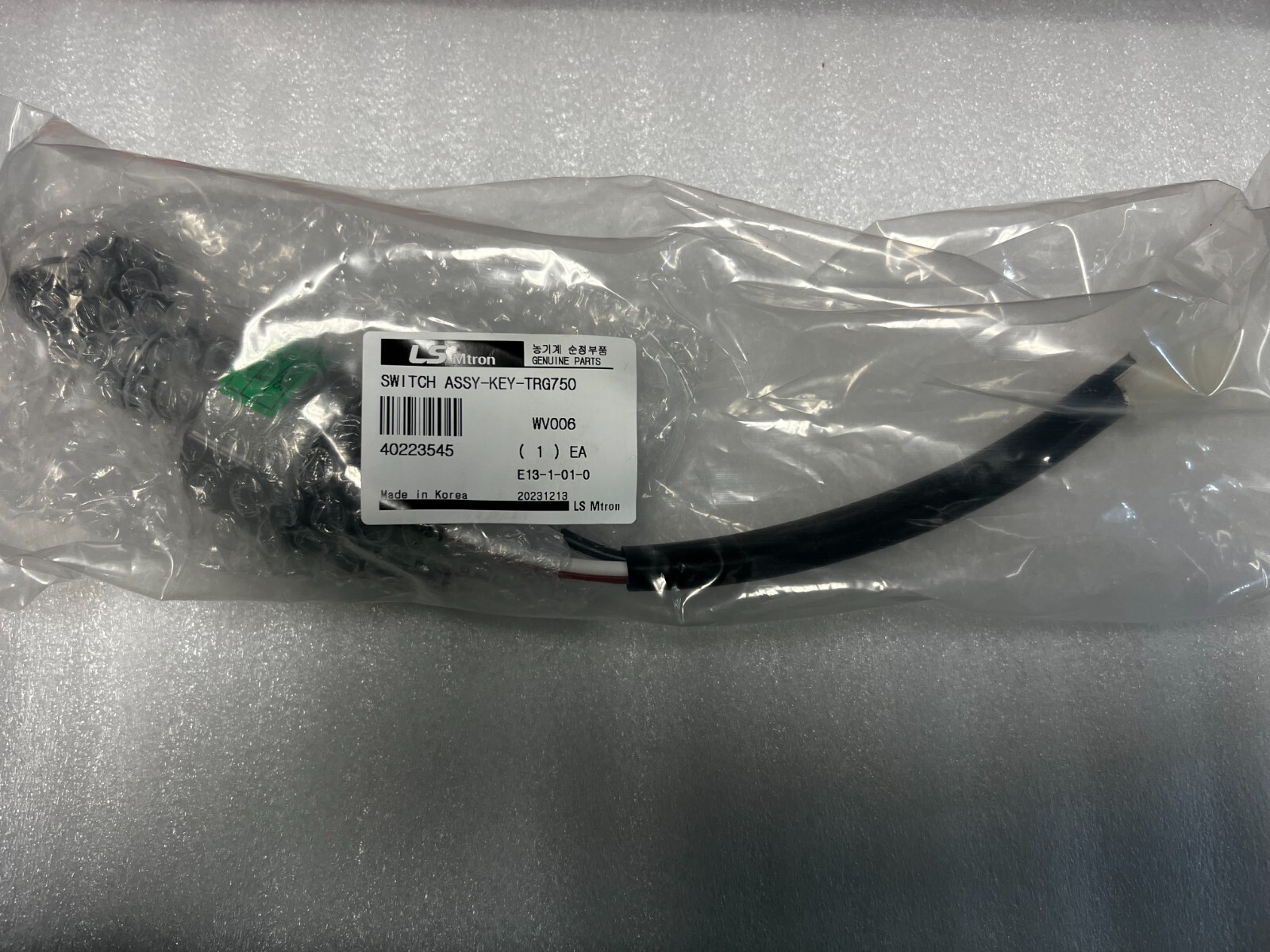 Genuine OEM LS Tractor Switch Assy W/Keys (TRG750) (40223545)