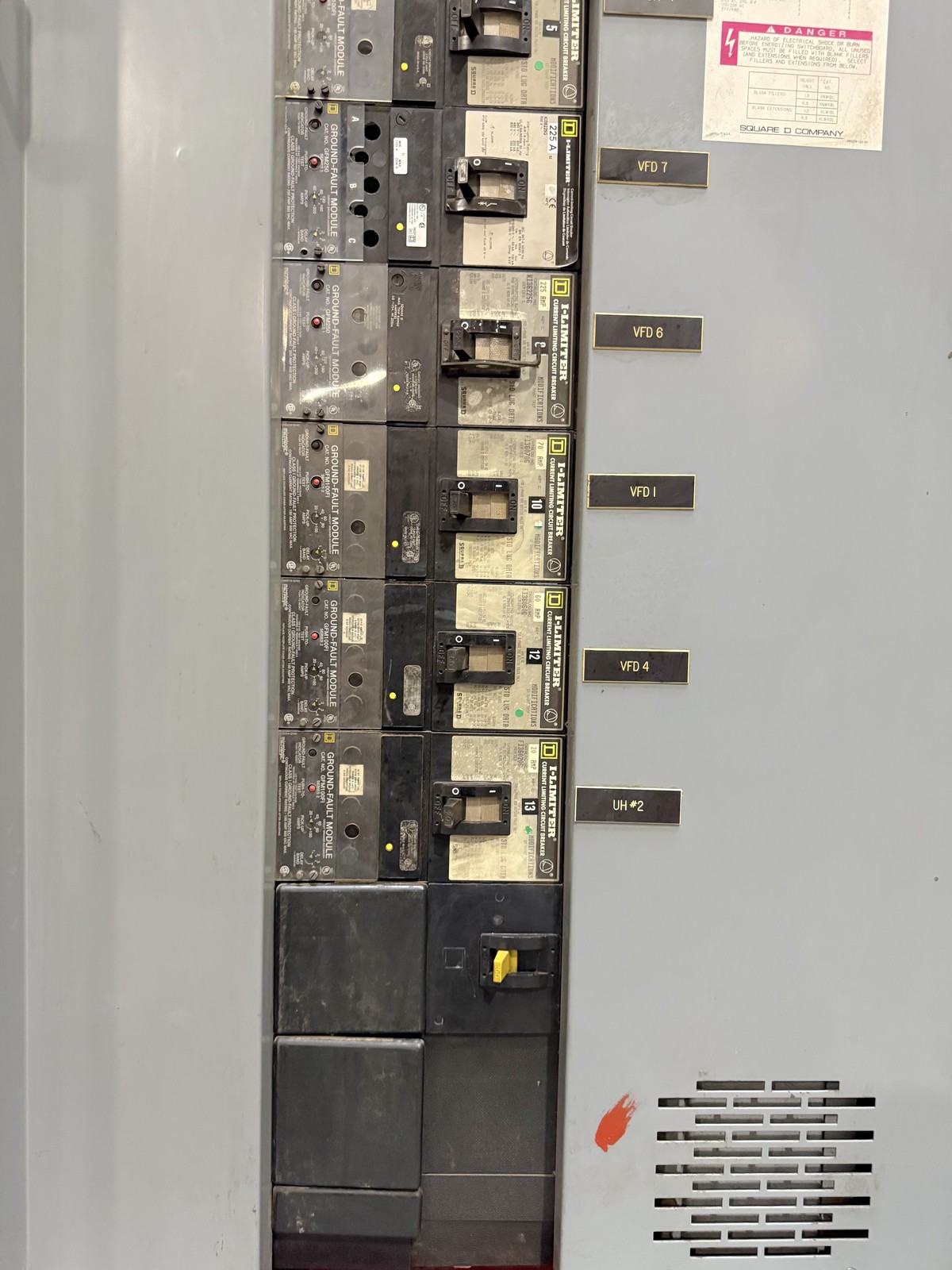 Square D QED 1600 Amp Switchboard 480/277V 4 Wire Distribution Panel & Breakers