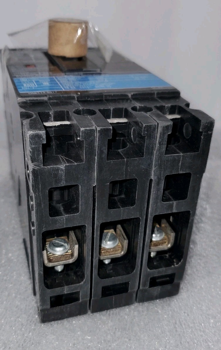 Siemens SENTRON 600V~ Max. 15A 3-Pole Circuit Breaker ED43B015 NEW-OLD STOCK