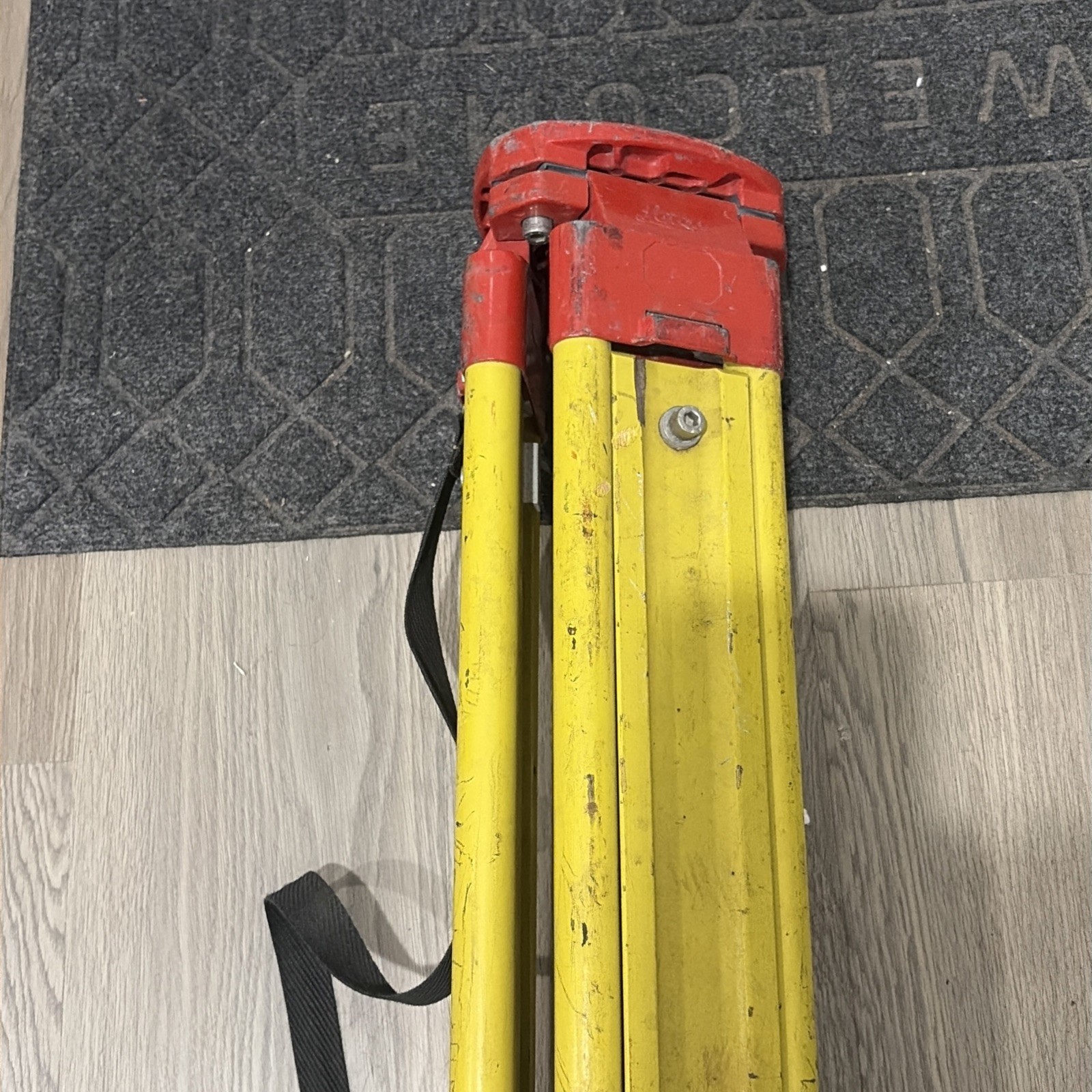 Leica GST120-9 Wooden Heavy Duty Tripod