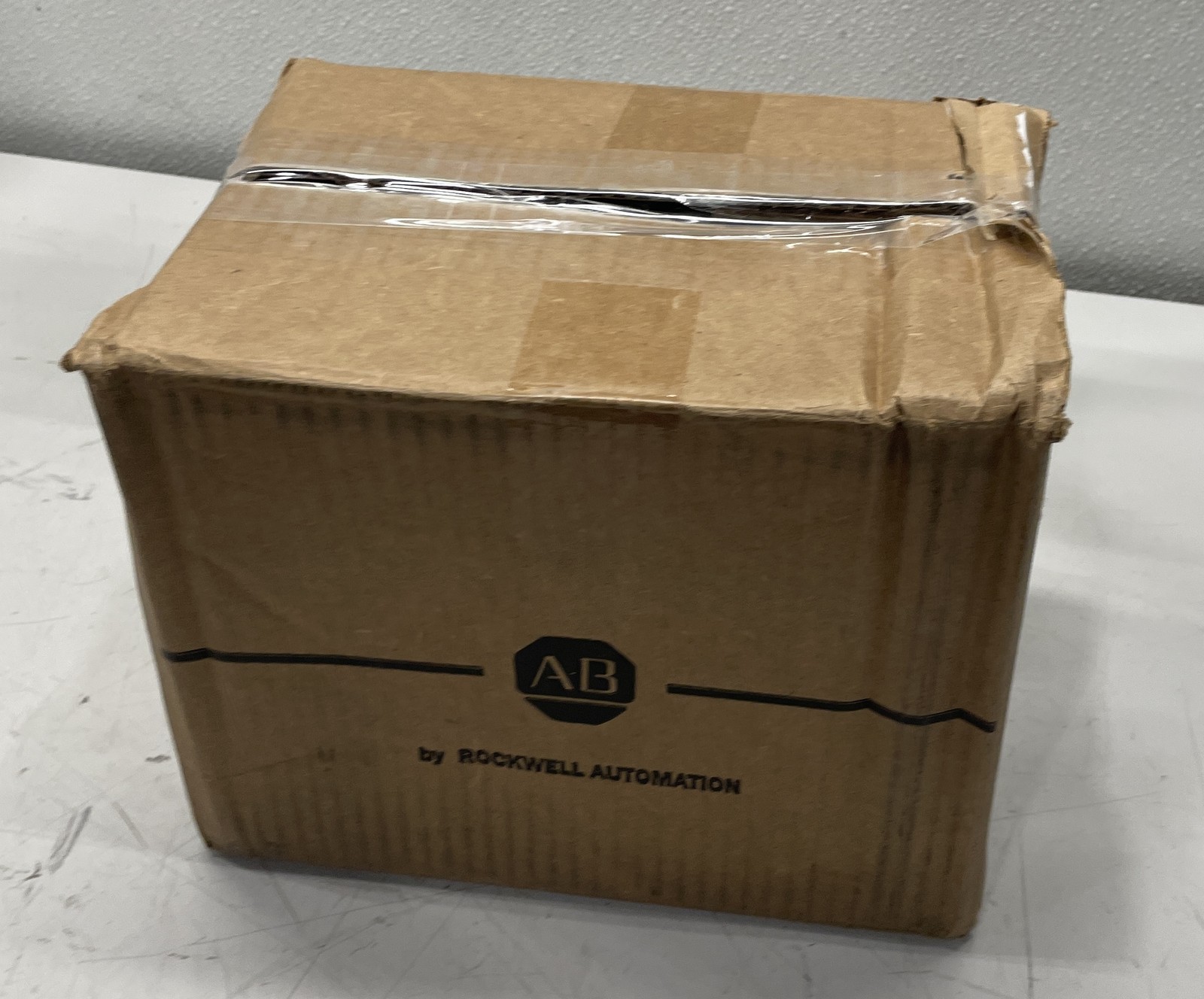 Allen Bradley Servo Motor 400V 5000RPM 1024 SIN/COS MPL-B430P-MJ72AA