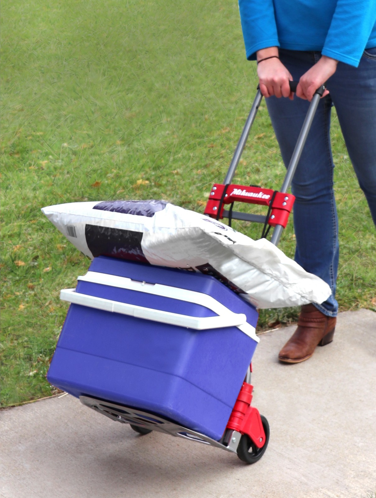 Milwaukee 73888, 150 lbs. 15 in x 16 in x 39 in Fold Up Hand Truck