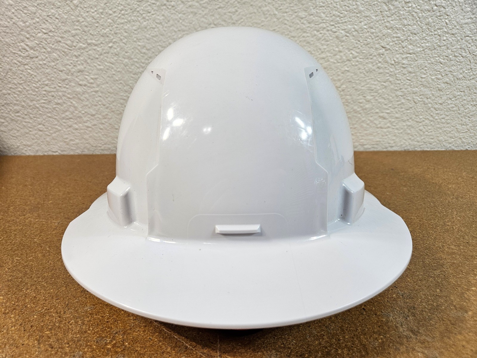 Tesla Milwaukee BOLT White Full Brim Hard Hat 4pt Ratcheting Suspension Type 1