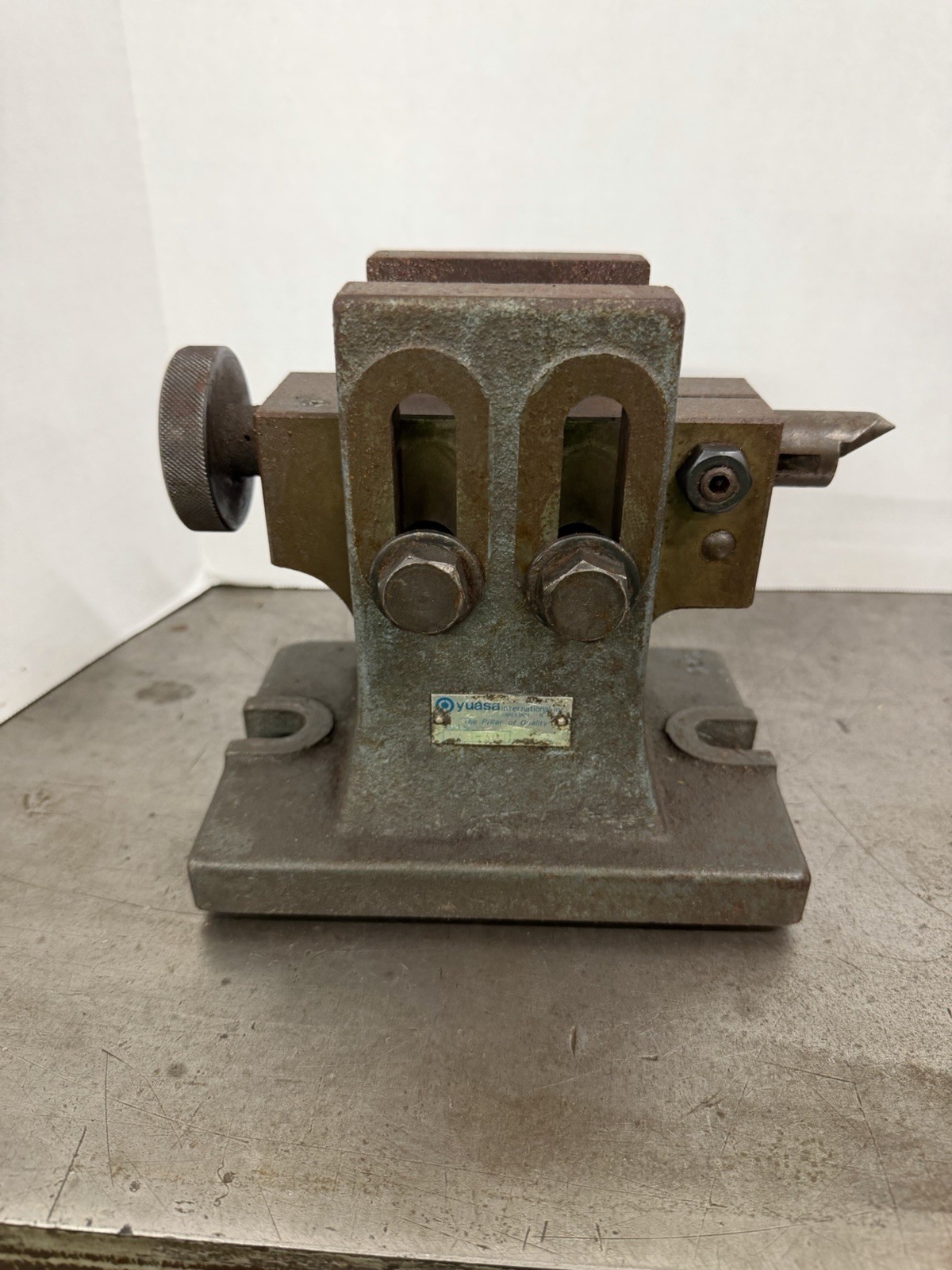 YUASA 553-301, 5.31″ to 6.69″ Center Height Adjustable Tailstock for 8″ Accu-Dex