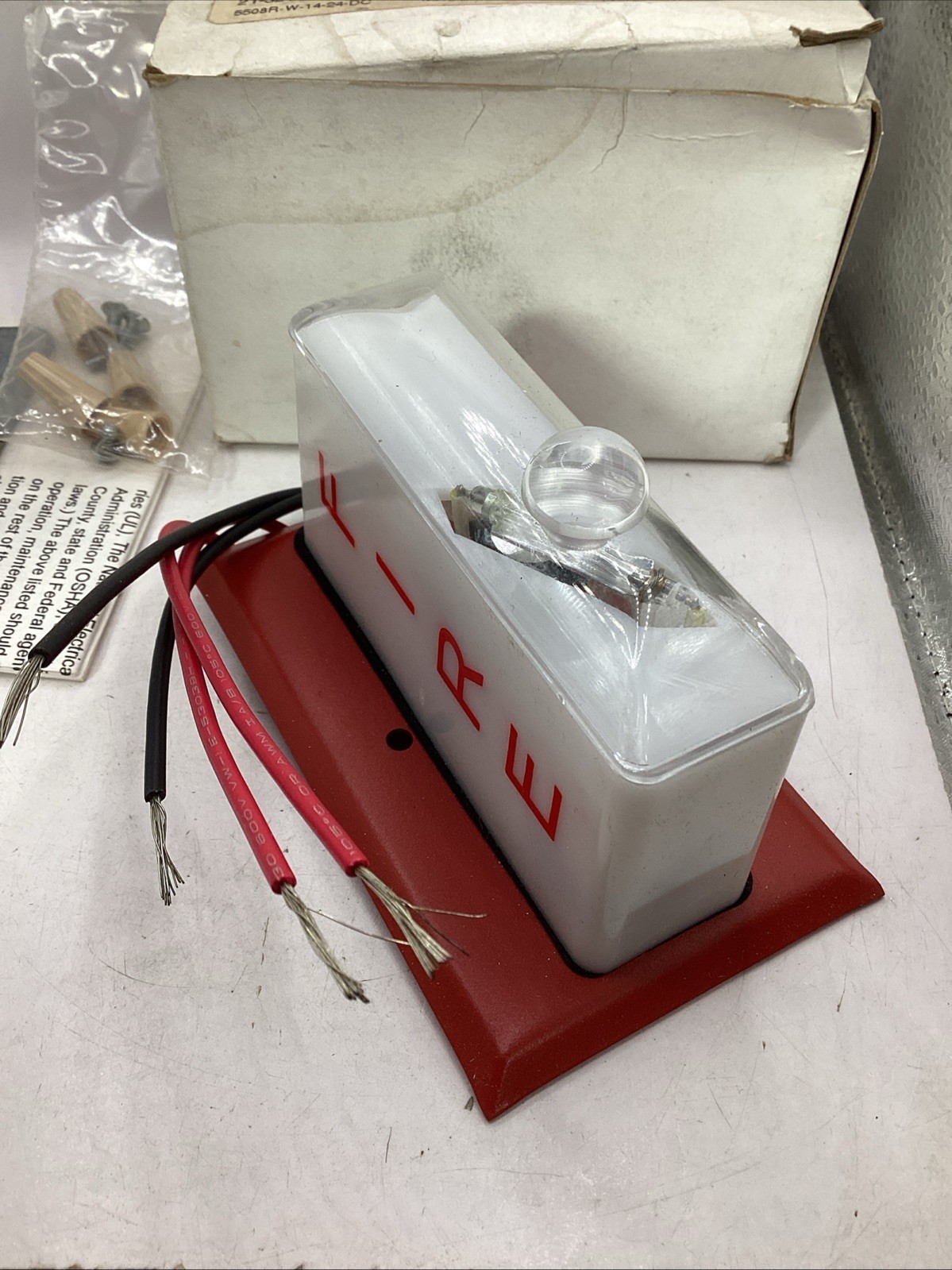 Cerberus Pyrotronics S17-FS 500-694484 Stand Alone Strobe 21/32VDC Red Plate