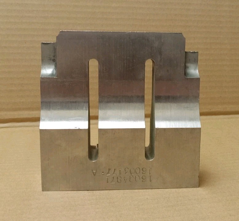 Stepped Rectangular Ultrasonic Sonic Welder Horn Titanium 20Hz Branson