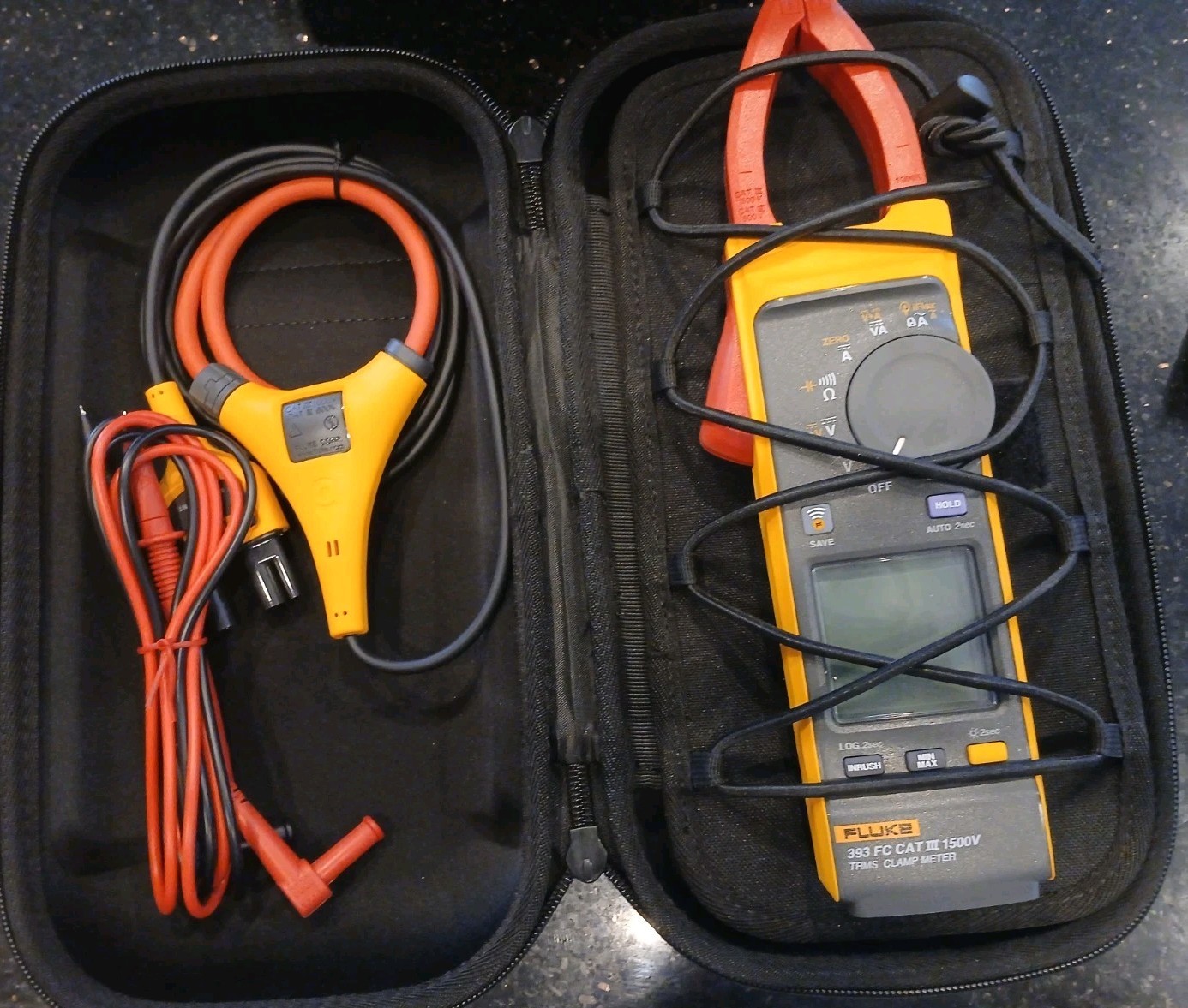 Fluke 393 FC CAT III 1500V TRMS Clamp Meter