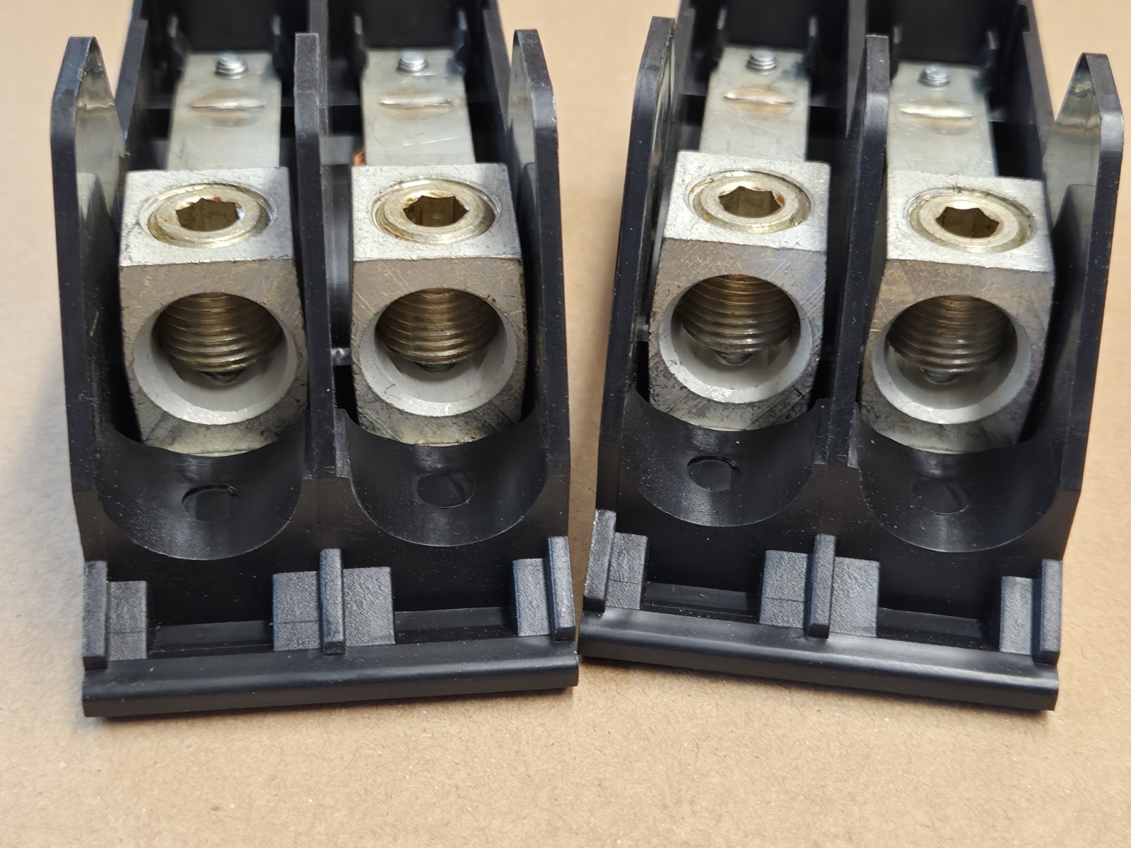 Lot Of 2 GE THLK2200 2 Pole Feed-thru Lugs 120/240VAC