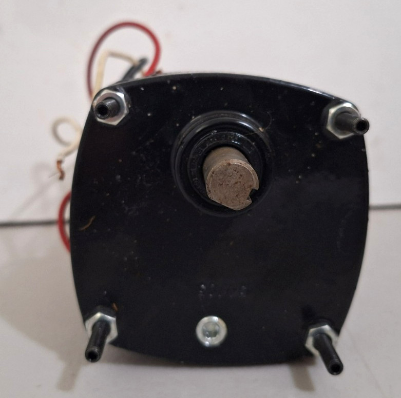 Bison AC Gearmotor Model 018-102-2097. 115V, 60Hz, 16 RPM, 95.1 Ratio, 1/20 HP