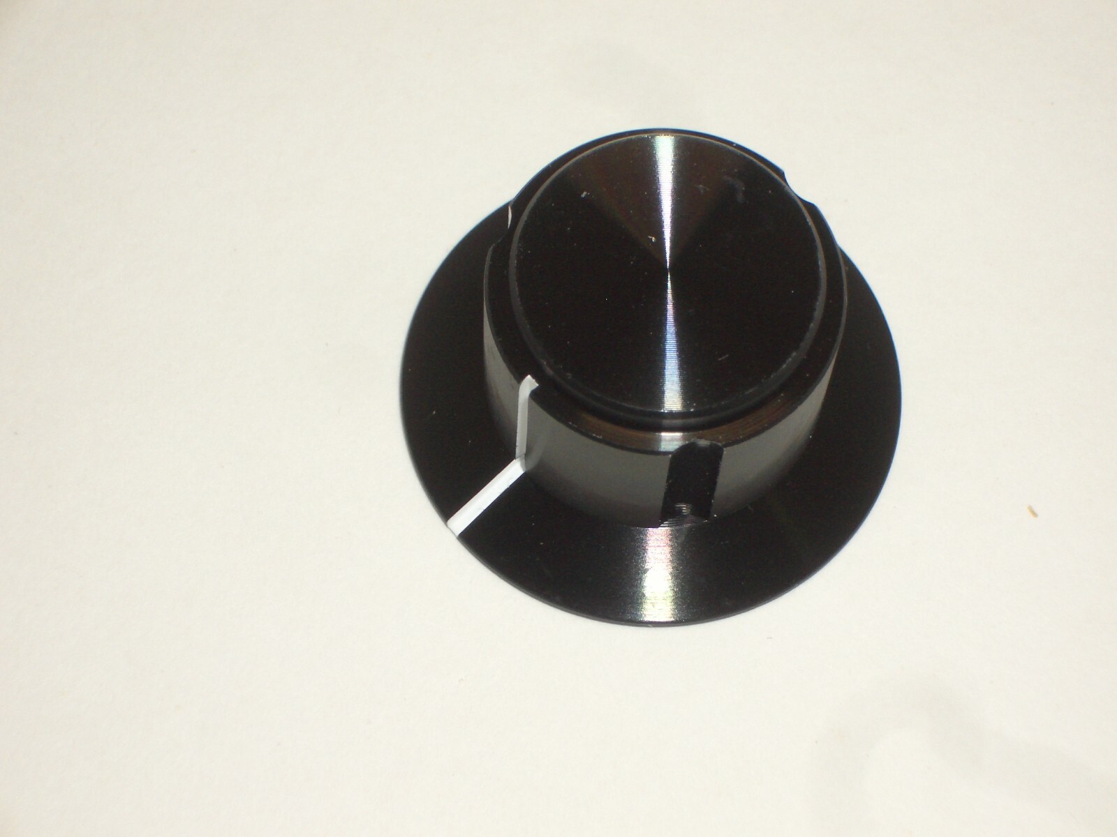 CED P-K650 BLACK ALUMINUM SKIRTED RADIO DIAL KNOB 1.1″D x 0.6″T 1/4″ SHAFT 1PC