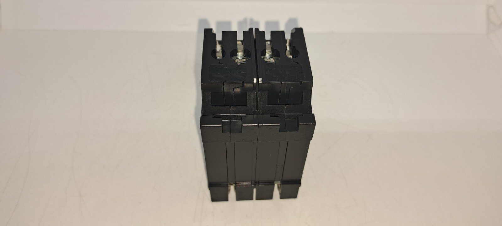 Square D HOMT2020250 240V Non-Common Trip Circuit Breaker