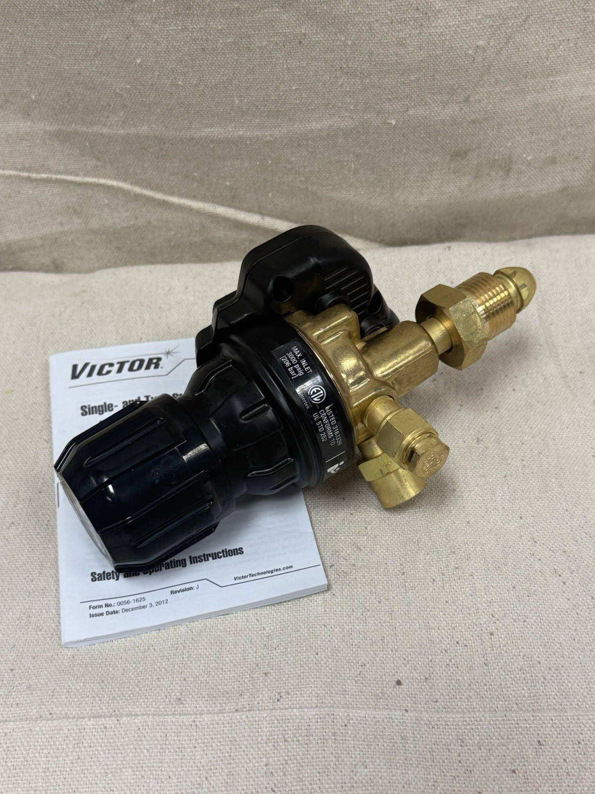 VICTOR 0781-3634 Gas Regulator Single Stage CGA 580 Inlet 5/8″-15 F RH Outlet 15
