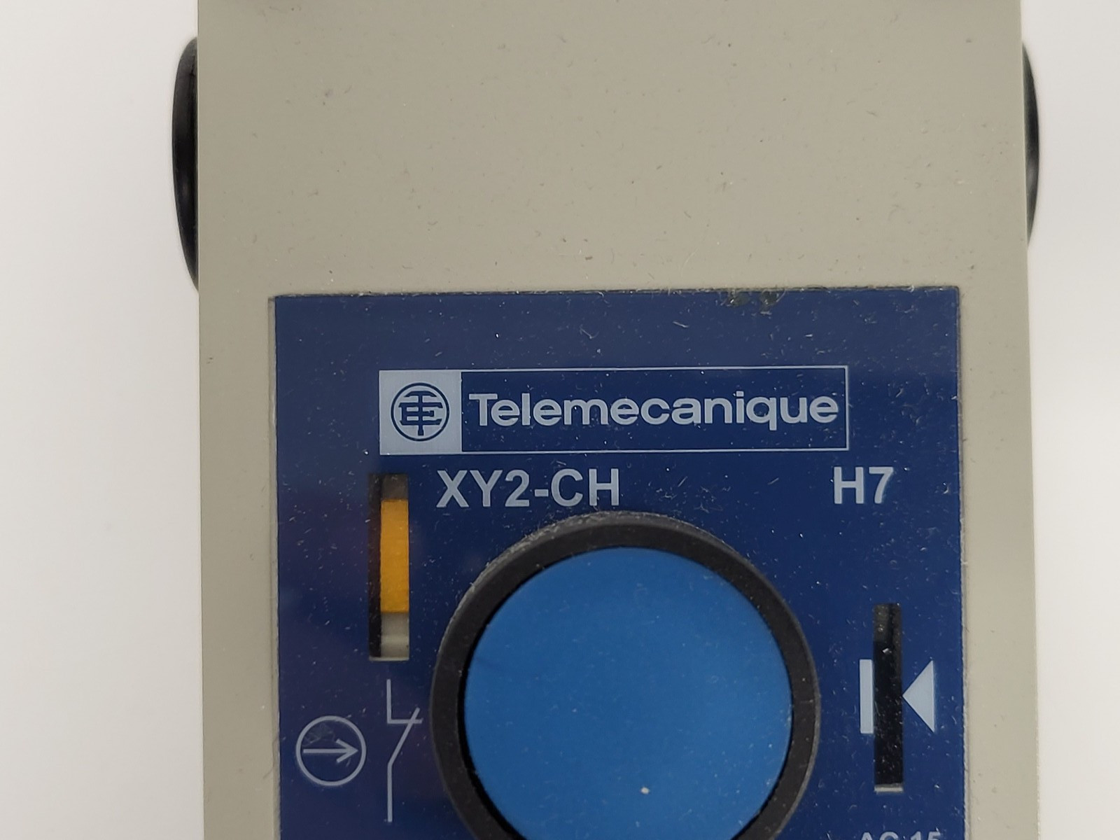 Telemecanique XY2C Latching Emergency Stop Cable Pull Switch XY2CH13150H7