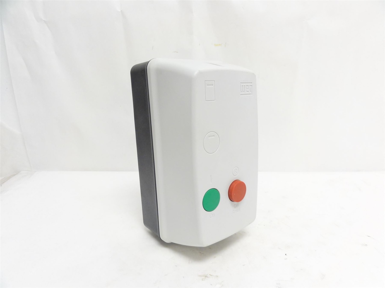 253710 New-No Box; WEG PESW-B9D39AX-R62 Enclosed Starter 115V 1ph; 230/460V 3Ph