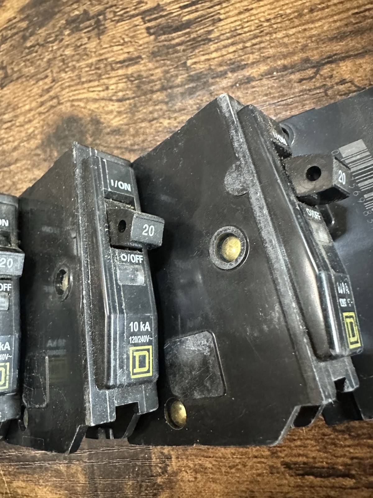 Lot of 10 Square D QO120 20 Amp Single Pole Circuit Breakers 120 240V Used
