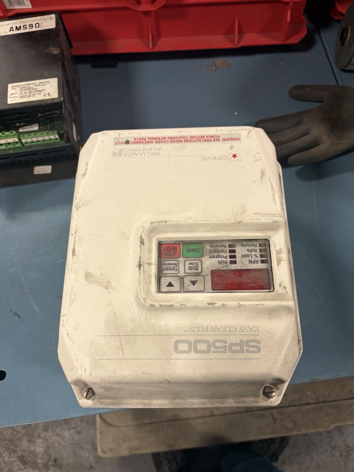 CRACKED CORNER Reliance SP500 1SU41003 Ac Drive 380/460v-ac 3hp 380-460v-ac USED
