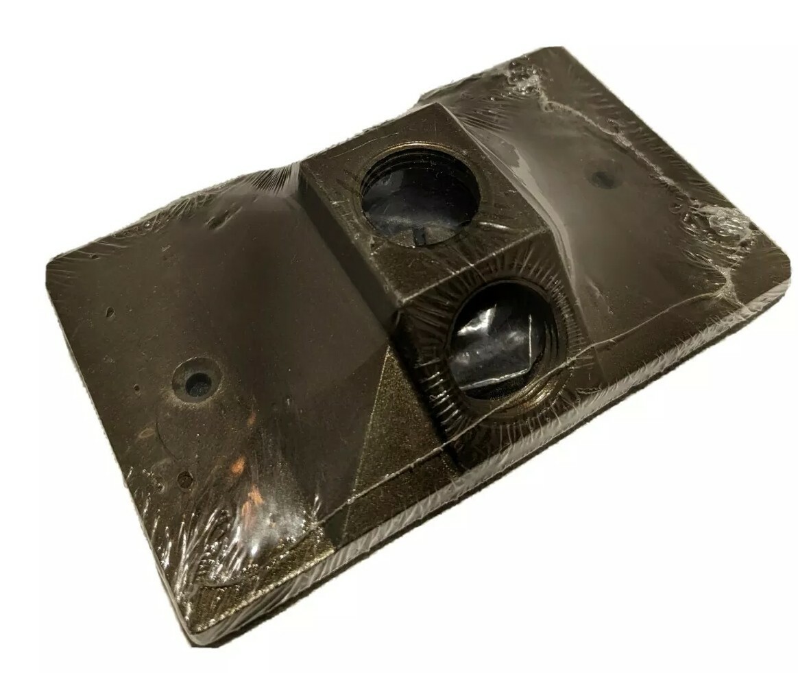 BWF RC-3AV Weatherproof Outdoor Light Bronze Three 1/2″ Holes Lampholder Cover