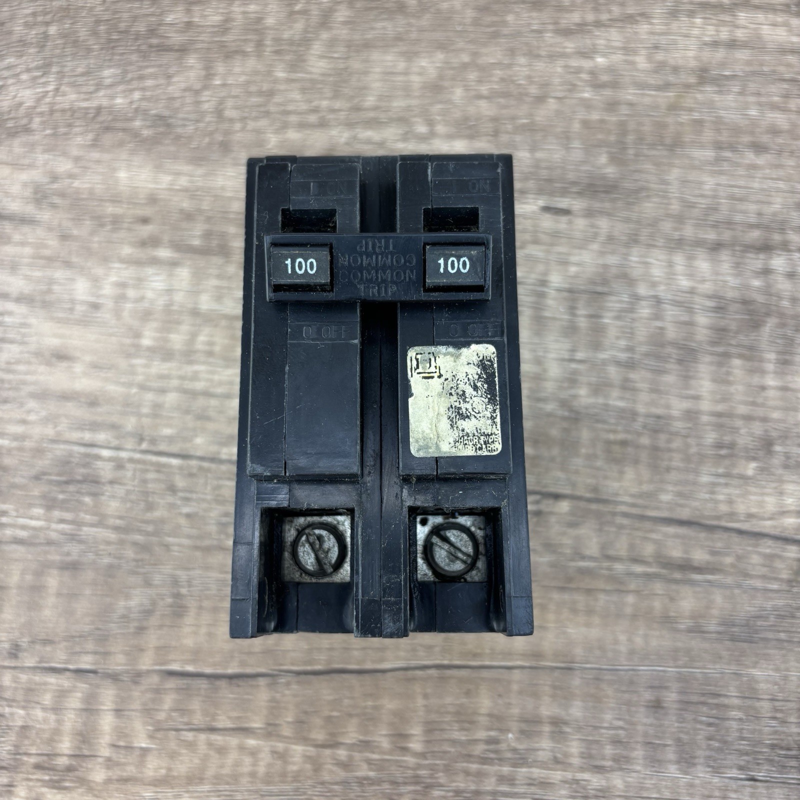 Square D HOM2100 Homeline 100A 2-Pole 120/240V AC Circuit Breaker Trip New