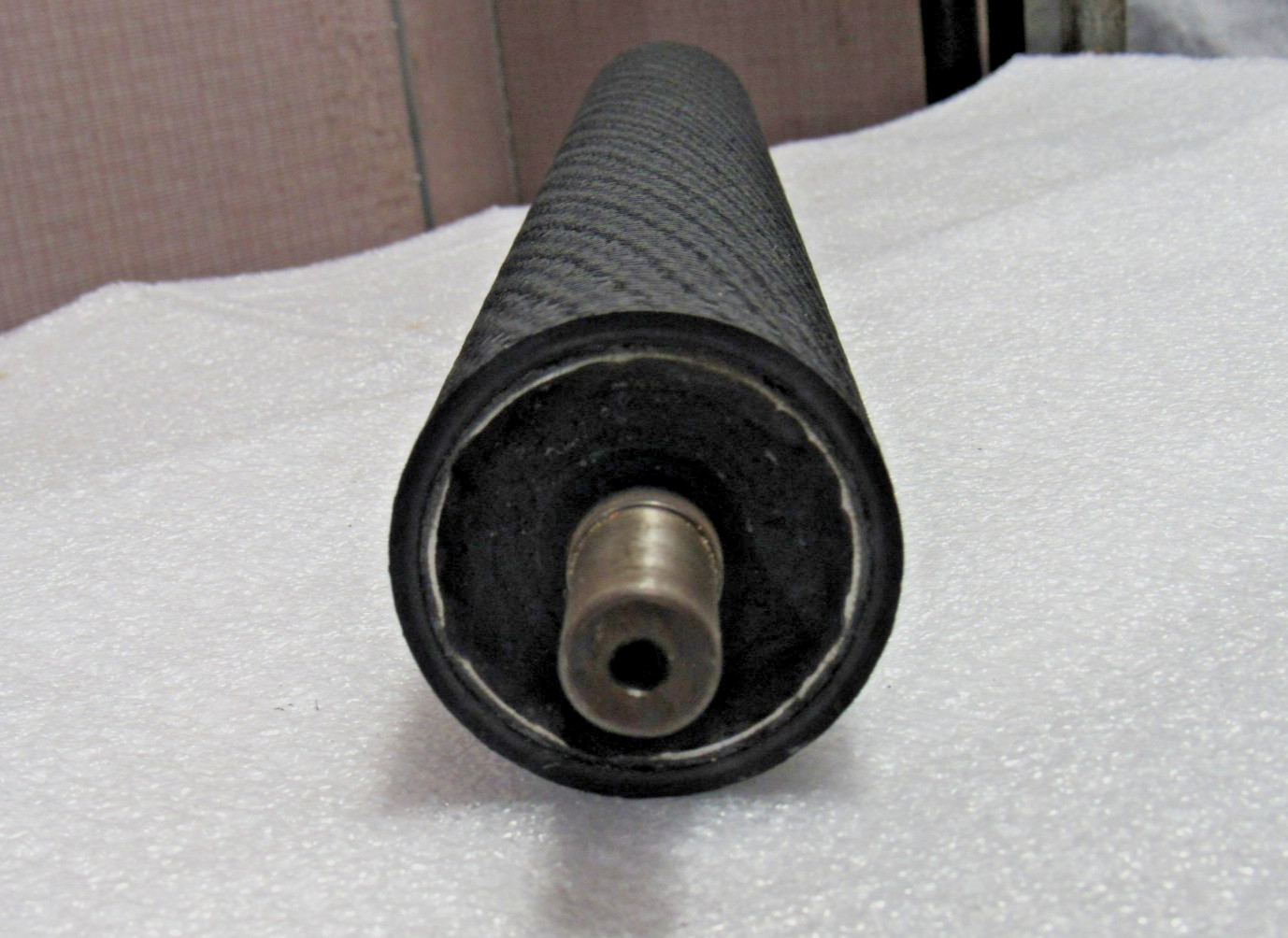 No Name Recovered Rubber Coated Conveyor Roller – Shaft 3/4″ Dia 4-1/2X1-1/2″L