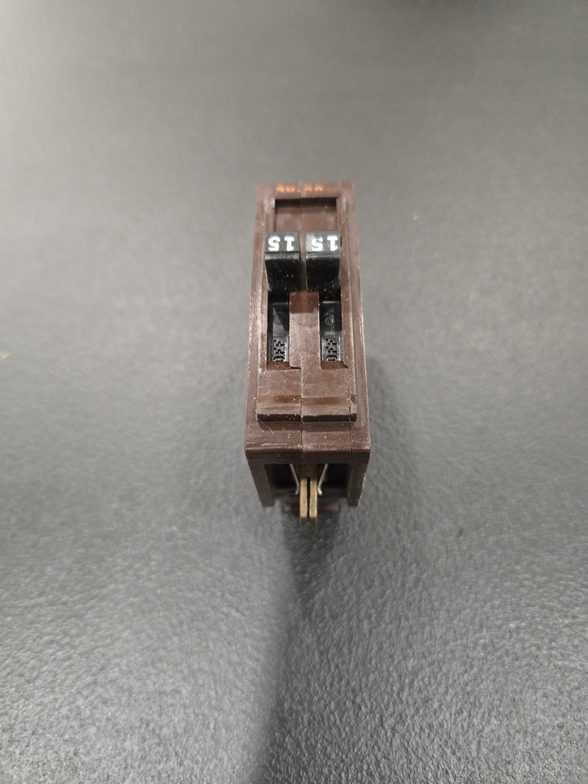 Wadsworth 15 Amp Tandem Duplex Circuit Breaker 15A Twin B1515 Metal Foot – ECS