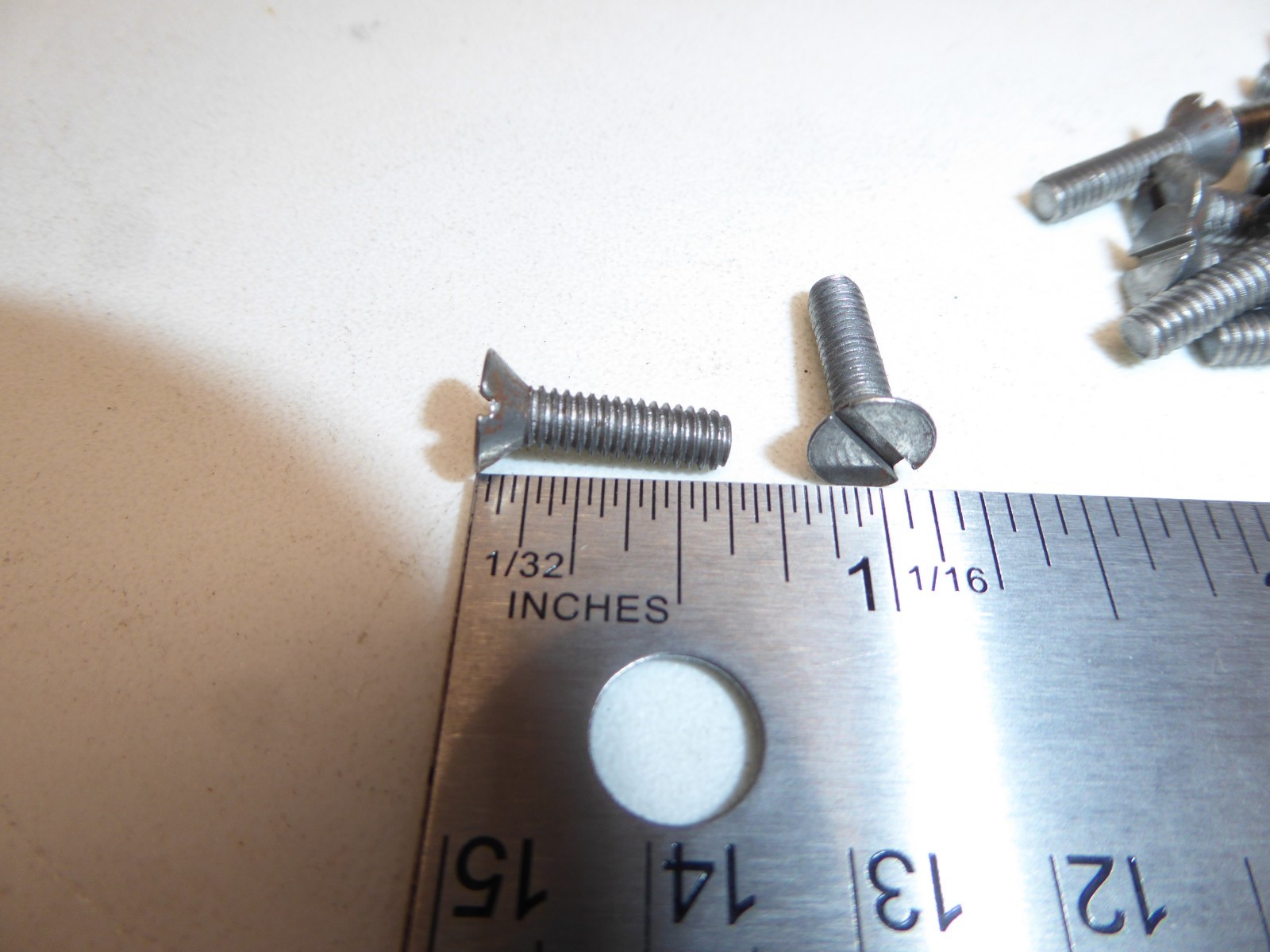 8-32 x 5/8″ Flat Head Steel Slotted Machine Screw VINTAGE! USA made! NEW! Qty 20