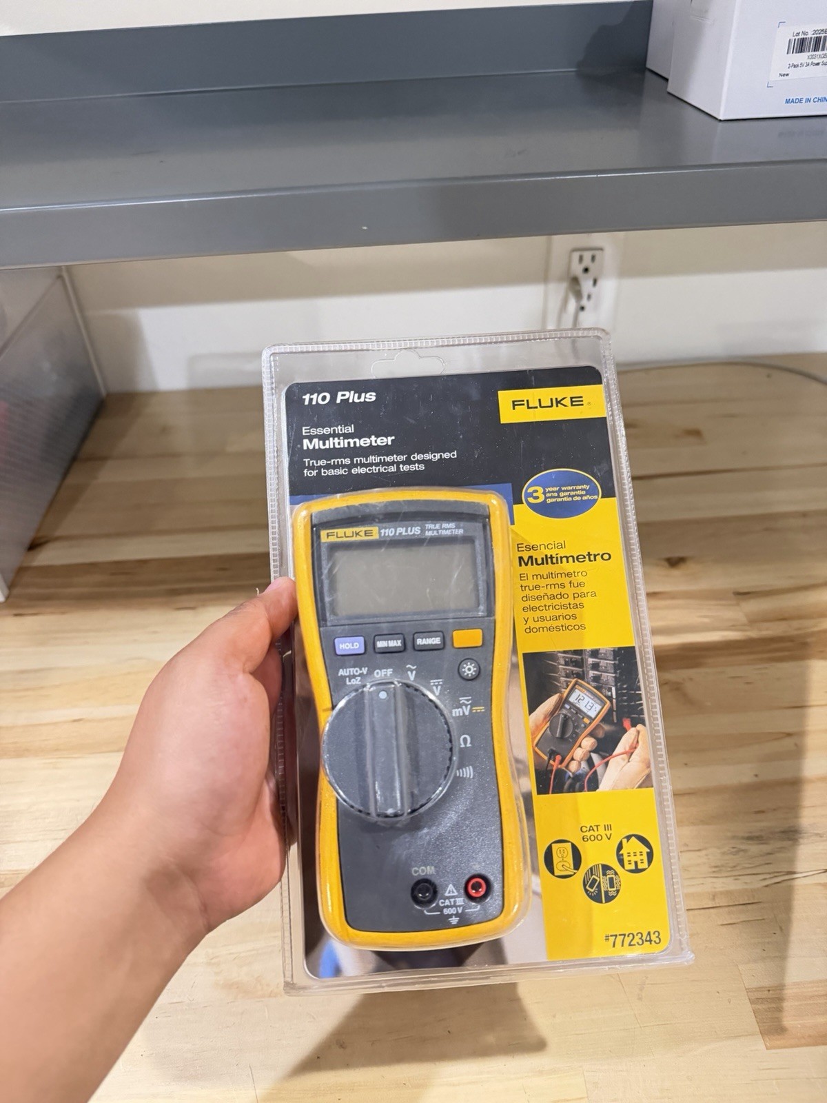 FLUKE 110 PLUS ESSENTIAL MULTIMETER W/ LEADS SHIPS FAST