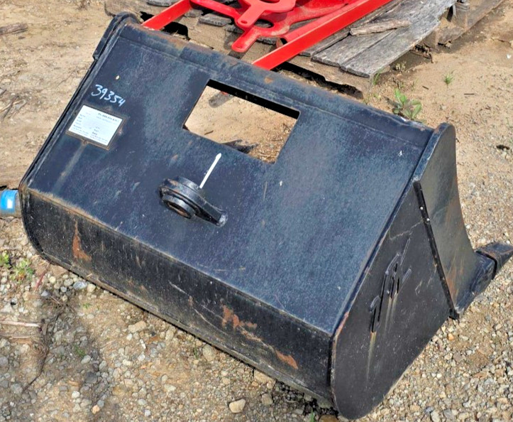 30″ WAIN ROY 5.0 METRIC TON MACHINE BUCKET