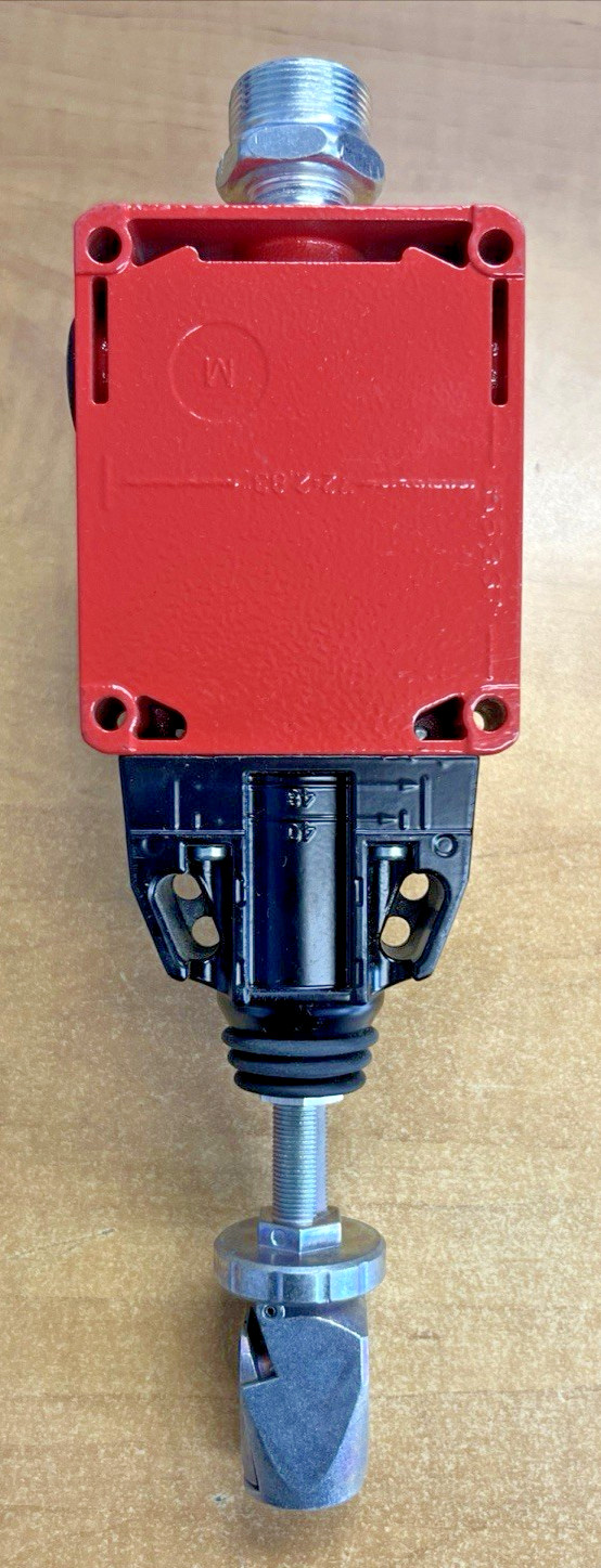 Banner RP-RM83F-38LTE Rope Pull with Emergency Stop 82126 *Excellent Condition*