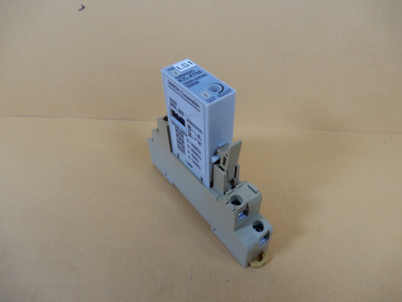 Omron K7L-AT50 Liquid Leakage Sensor 0-50MΩ Used Good Untested Condition Socket