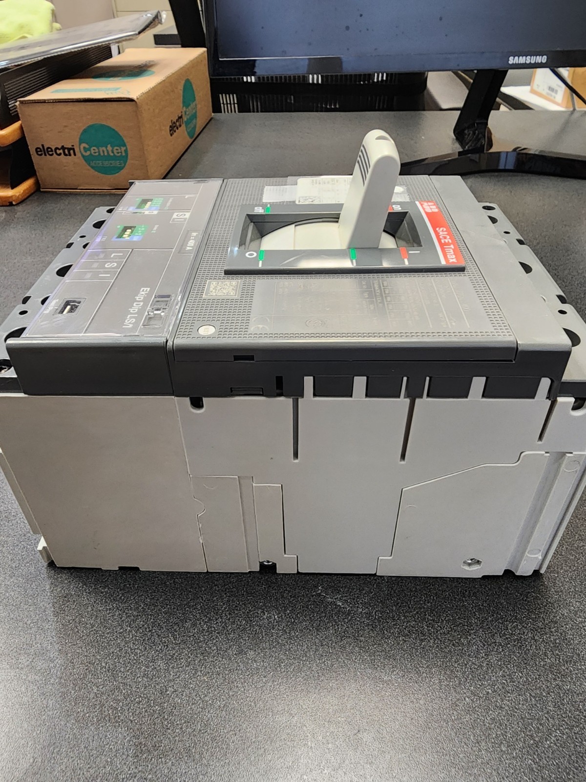 ABB XT5NU340AEFF000XXX MCCB 400A 3P 35KA@480V WITH EKIP DIP LSI TRIP UNIT
