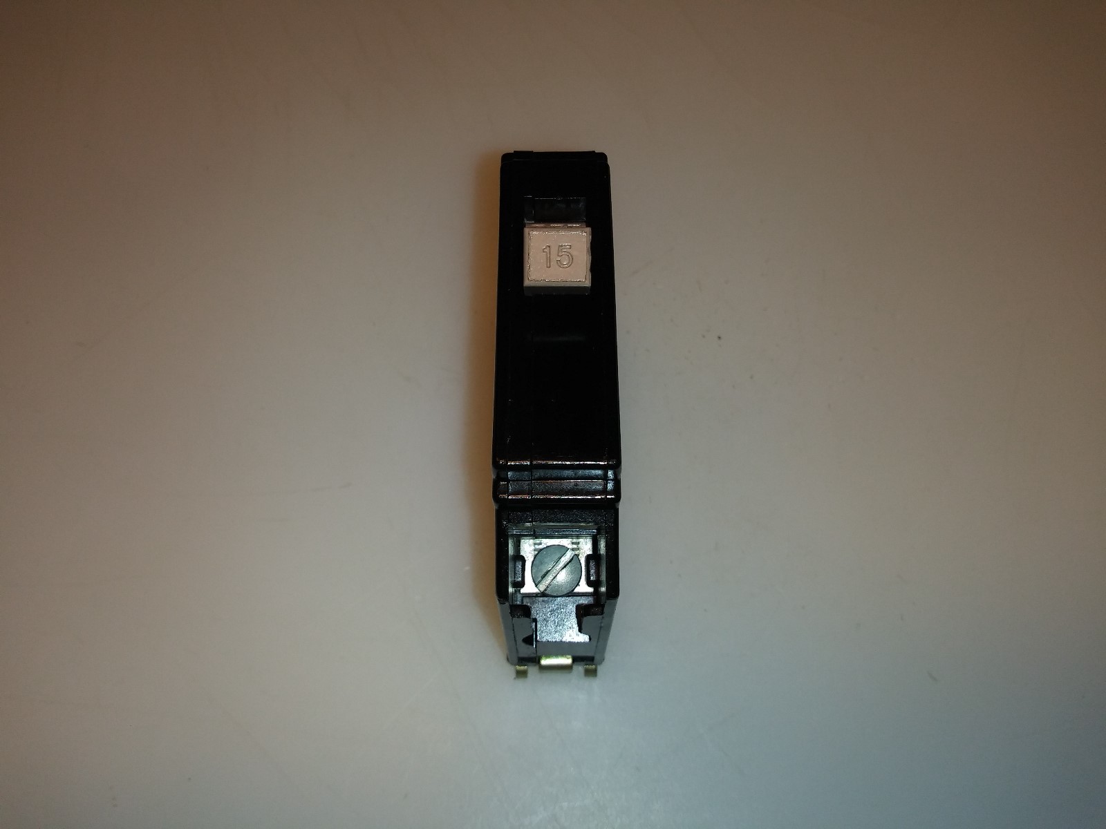 Cutler Hammer CH115 15 Amp 1 Pole 120/240V HALF NOTCH METAL FOOT 1/2 NOTCH CH