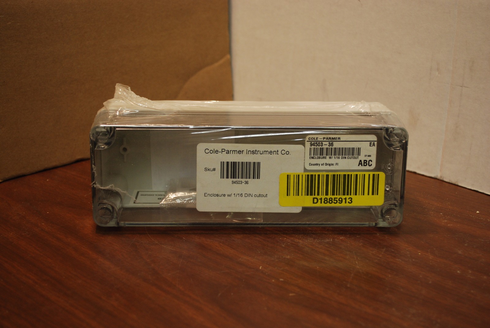 COLE PARMER METER / CONTROLLER ENCLOSURE 1/16 DIN-Mount 9.1 x 3.1 x 3.3 in NEW
