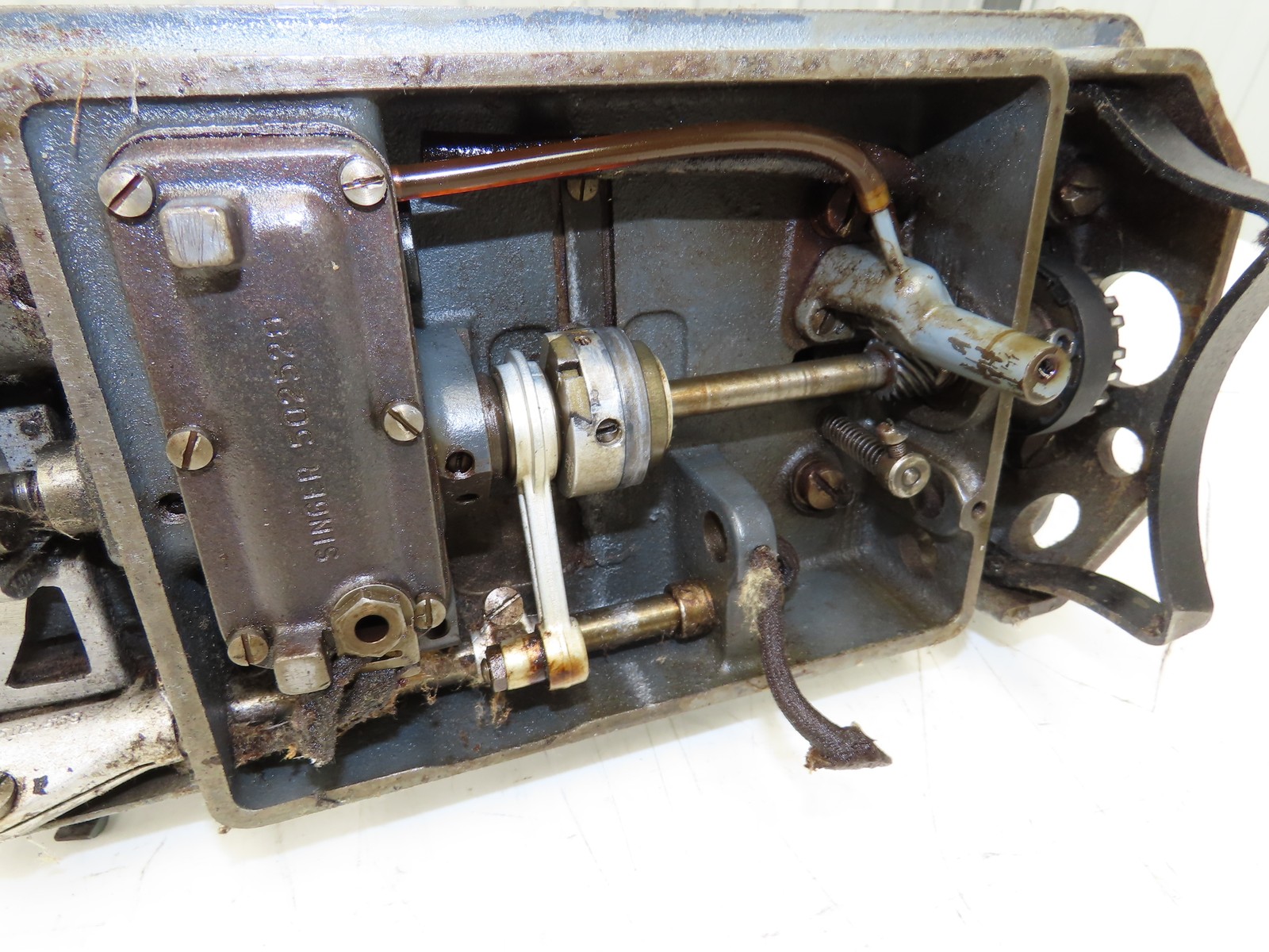 Singer 457G1 Industrial Sewing Machine Head Single Needle Lockstitch Zig Zag