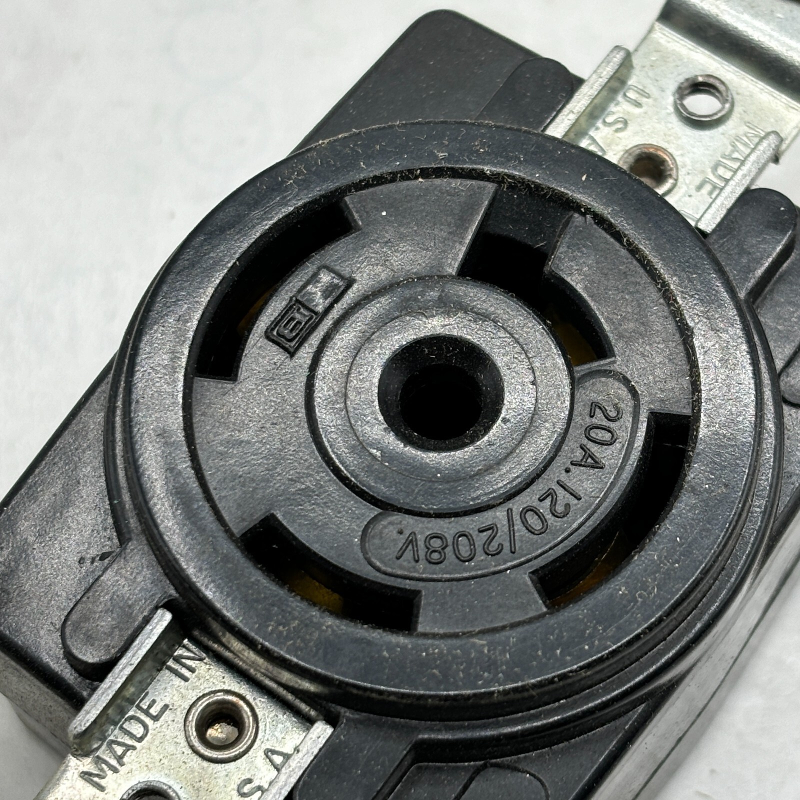 BRYANT 3520 Lockıng Back Wired Melamine Flush RCPT 20A 120/208V LOT OF 10 ⭐