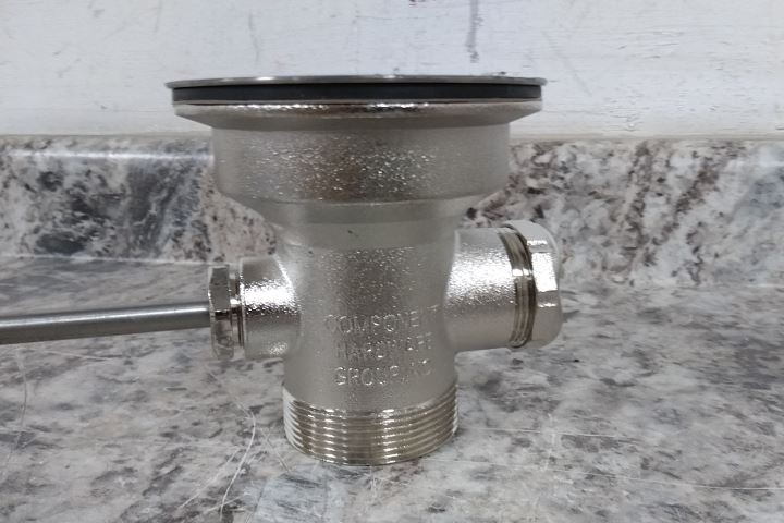 Advance Tabco K-5 4-3/8 In Overall Diameter 2 In Pipe Diameter Drain Assembly