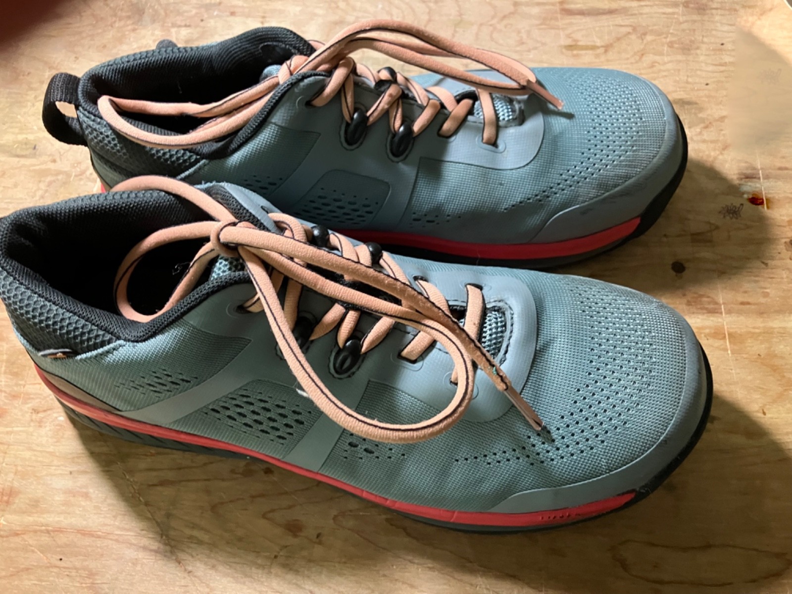 BOG Women’s composite toe safety work shoes 8.5 blue-gray