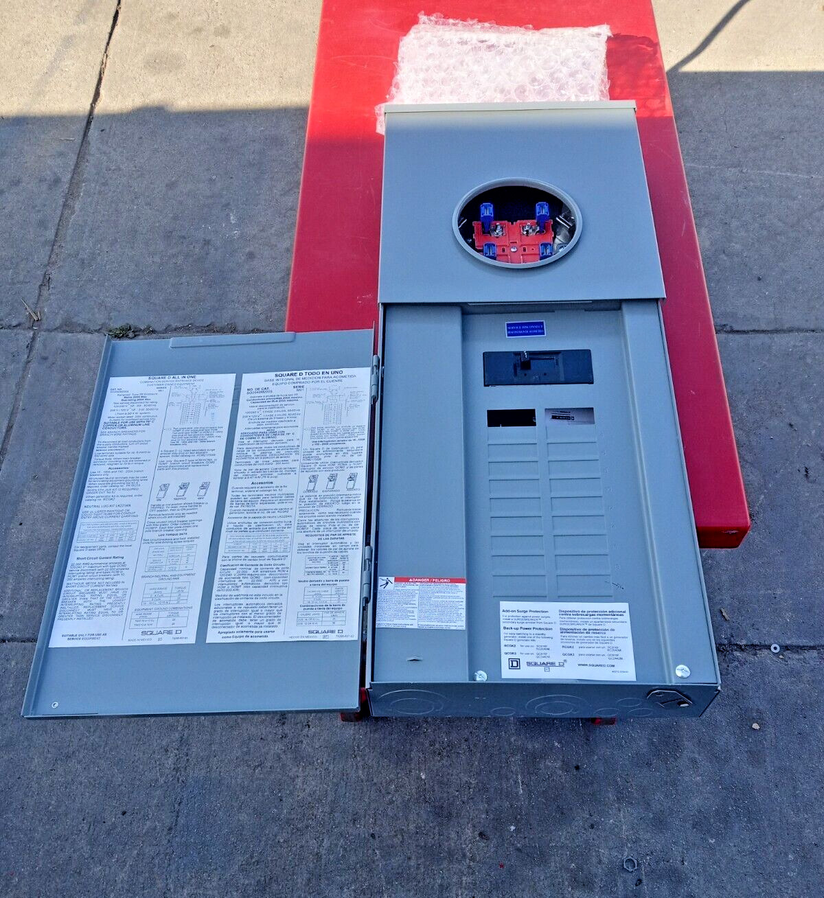 Square D Homeline 200A 20S/40C Outdoor Ring-Type Overhead Service Surface Mnt MB