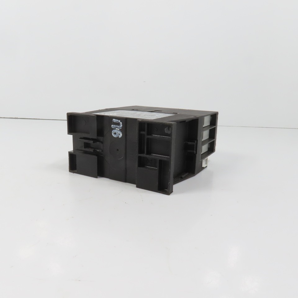 Eaton DILM32-01 XTCE032C01 3PH 25HP Contactor 110V Coil 40A 600V Max