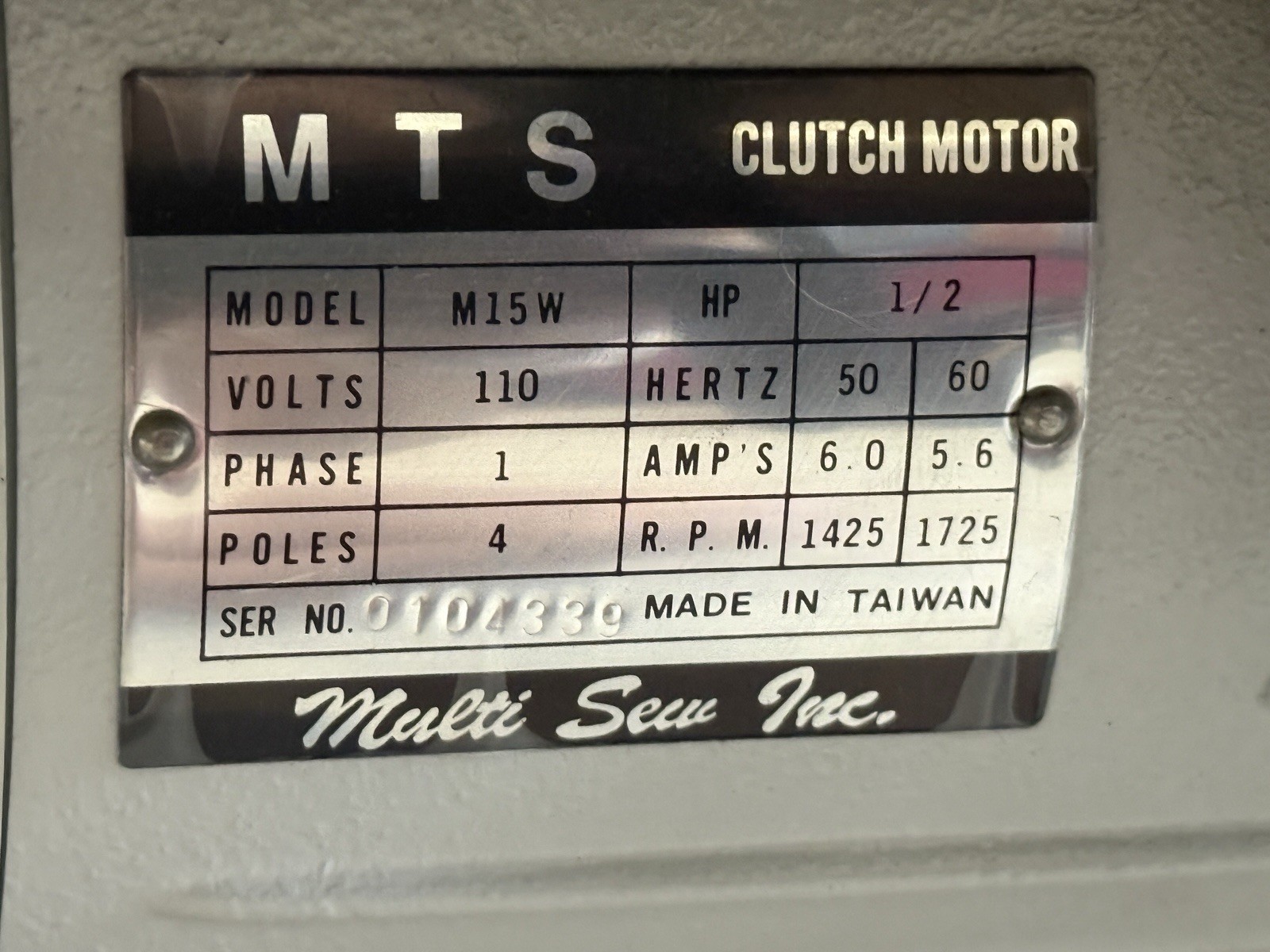 SINGER Industrial Lockstitch Sewing Machine complete set up with Clutch Motor