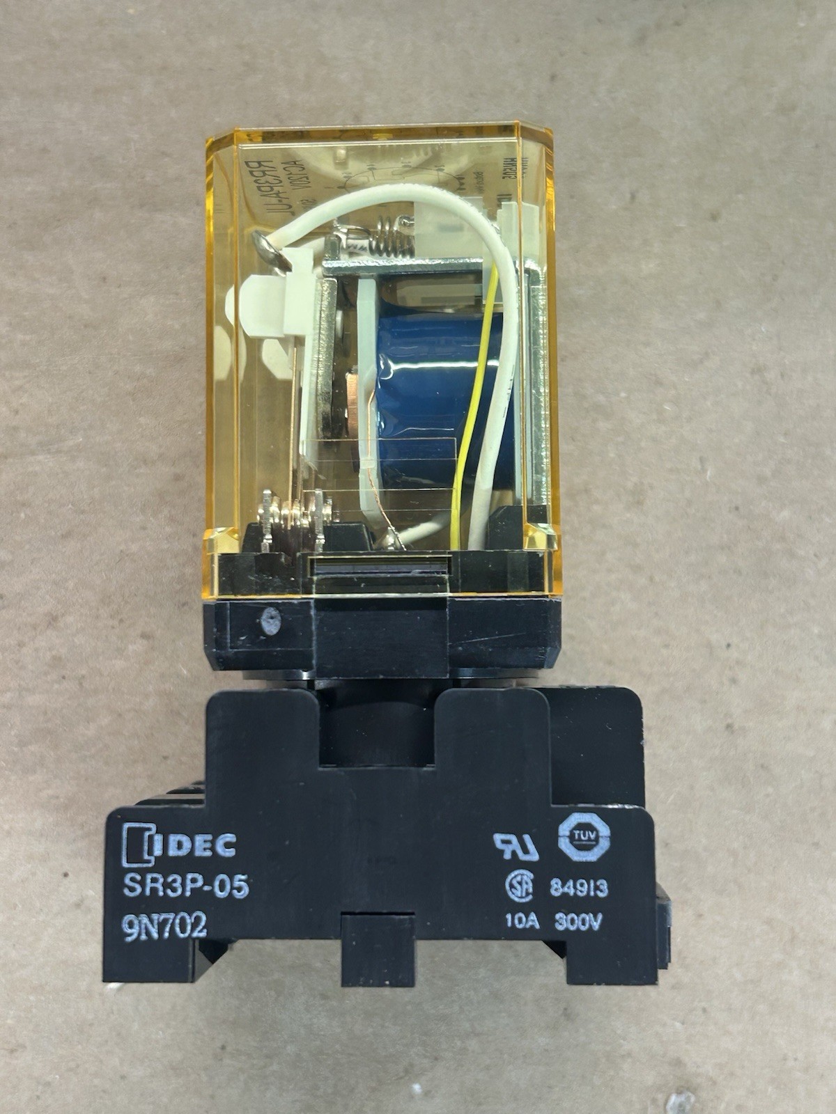 IDEC RR3PA-UL Plug-In RELAY 3PDT 10A 120VAC W/Base