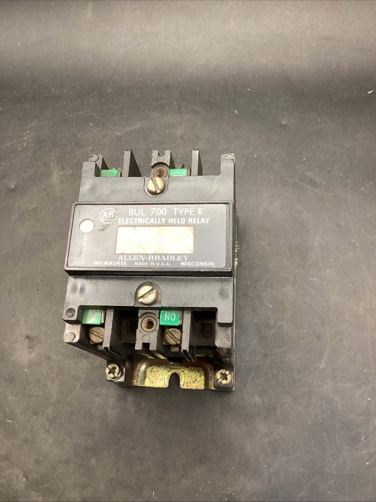 Allen Bradley 700-R000A1 /B Electrically Held Relay W/ 77AB86 COIL 115-120V Used