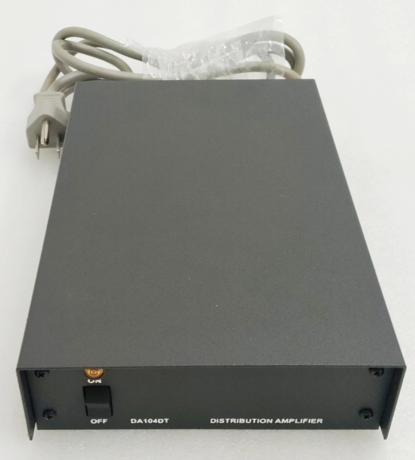 Pelco DA104DT Video Distribution Amplifier 115 Volts