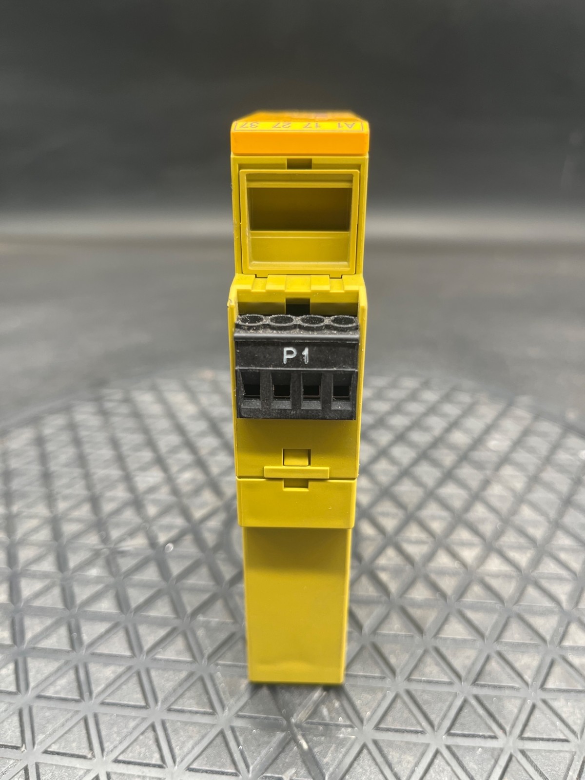 PILZ PZE X4VP Safety Relay USED