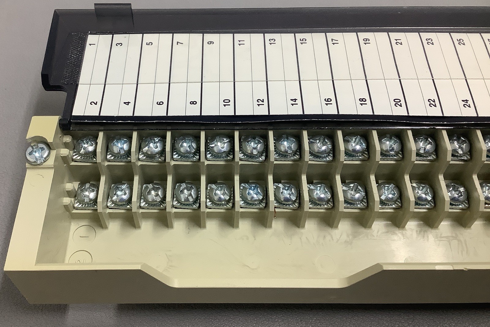 Lot of 7 Schneider Logic Controller Screw Terminal Block 140XTS00200 (b591)